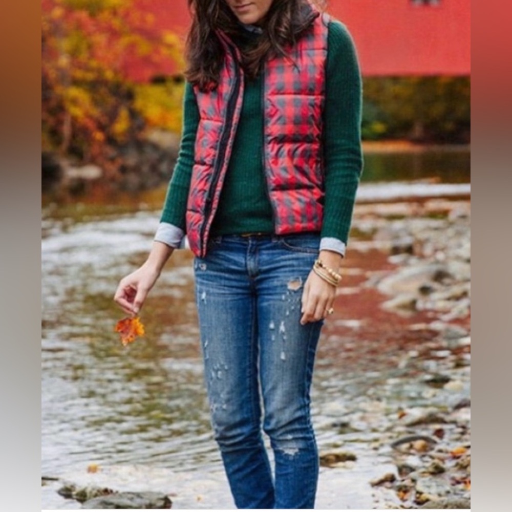 Gap Womens Puffer Vest Red Gray Buffalo Plaid Winter Warmth Zip Snow Ski XS